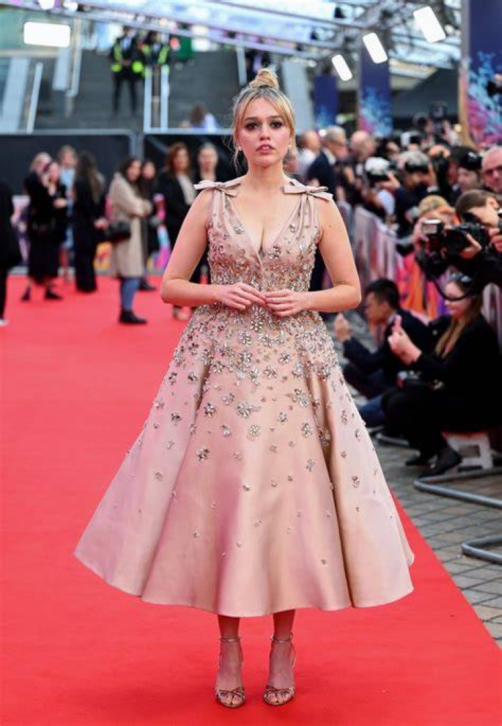 Aimee Lou Wood Height, Age, Boyfriend, Biography, Wiki, Net Worth