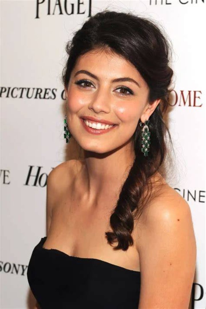 Alessandra Mastronardi Height, Weight, Net Worth, Age, Birthday, Wikipedia, Who, Nationality, Biography