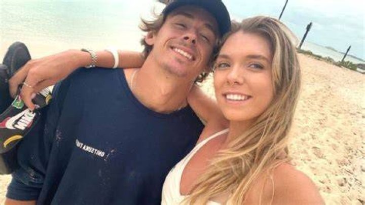 Alex de Minaur: Girlfriend, net worth, tattoos, smoking & body facts
