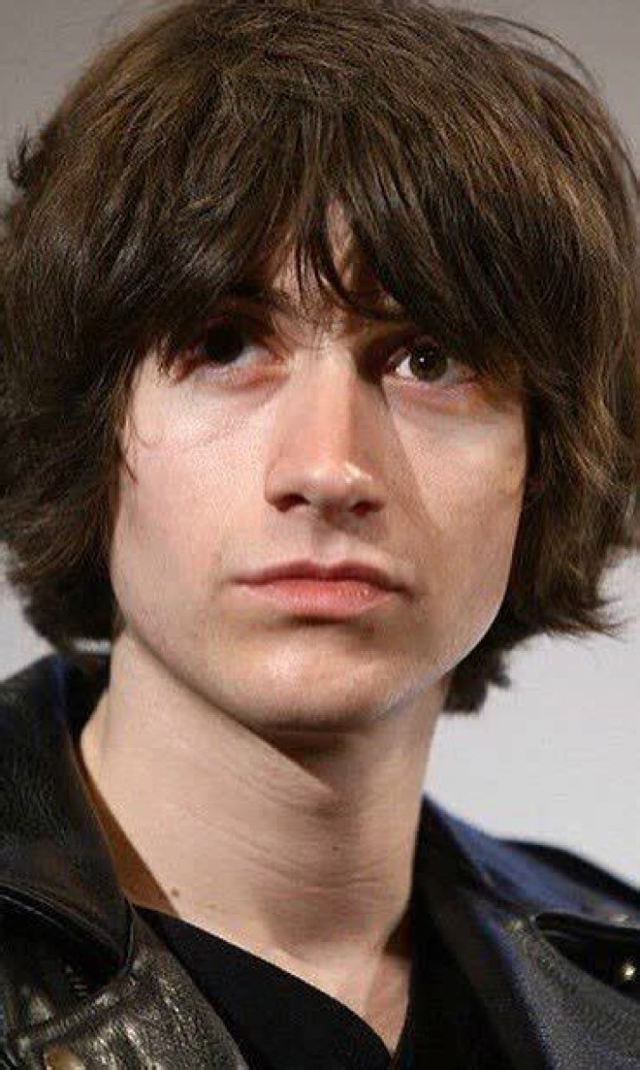 Alex Turner Height, Weight, Net Worth, Age, Birthday, Wikipedia, Who, Instagram, Biography