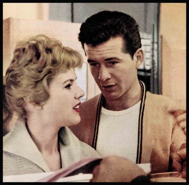 
Bobby Green Father Mitchell Davis And Mother Connie Were Mostly Unavailable 