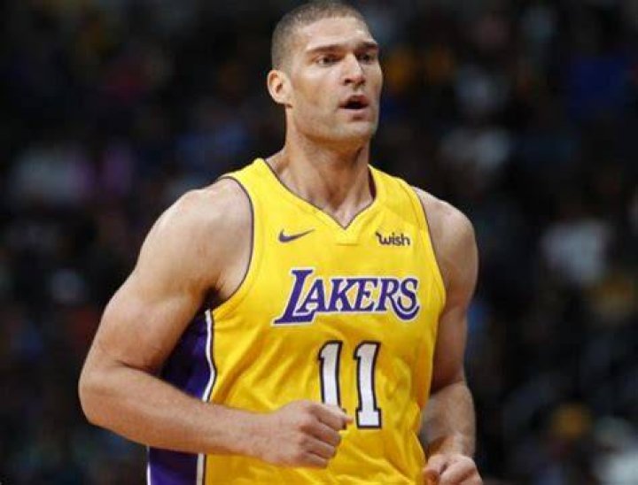Brook Lopez Height, Weight, Net Worth, Age, Birthday, Wikipedia, Who, Nationality, Biography