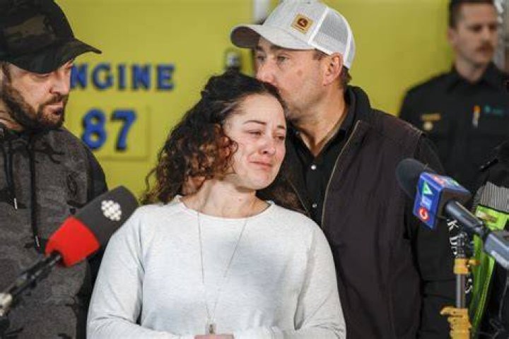 
Canadian Paramedic Treats Woman in Fatal Car Crash, Later Learns It Was Her 17-Year-Old Daughter 