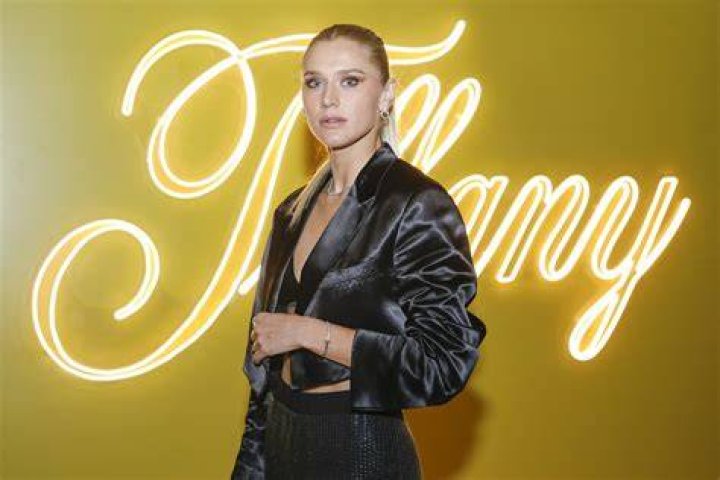 
Celina Graves Height, Weight, Net Worth, Age, Wiki, Who, Instagram, Biography 