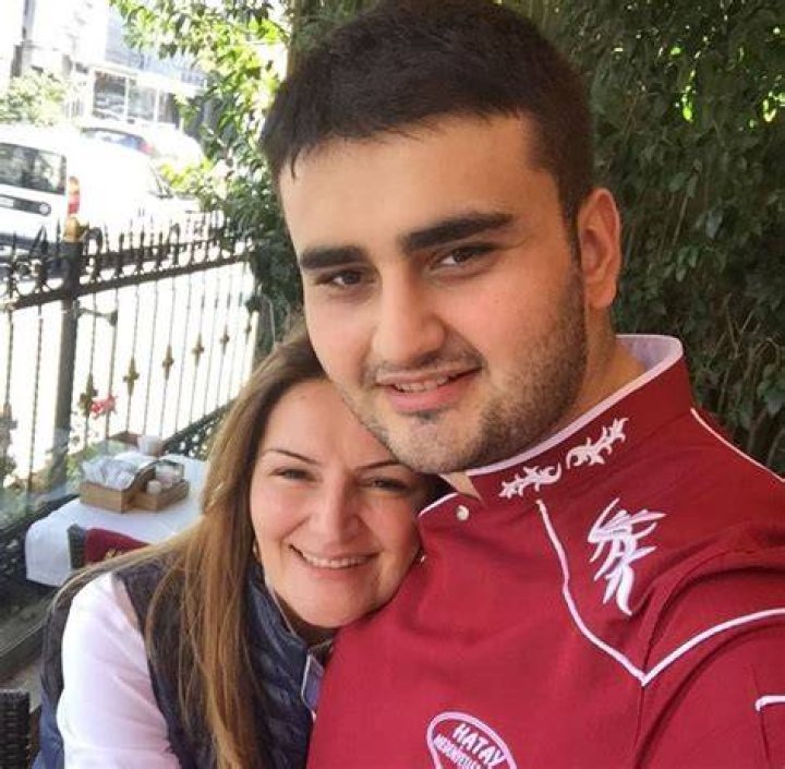 Czn Burak – Burak Ozdemir Biography, Age, Girlfriend, Height, Net Worth