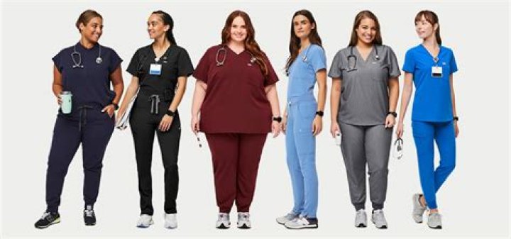 Do vet receptionists wear scrubs