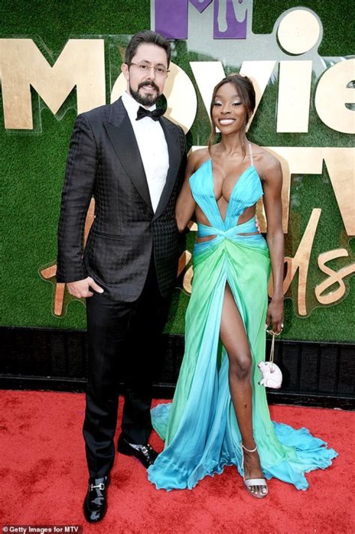 Does Chelsea Lazkani Work For Icon Media Direct? Managing Partner & Husband Jeff Lazkani Earnings