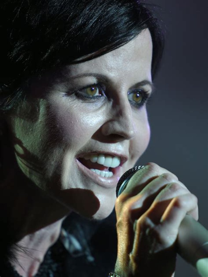 Dolores O’ Riordan Height, Weight, Net Worth, Age, Birthday, Wikipedia, Who, Nationality, Biography