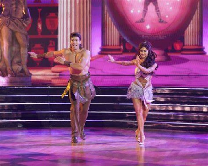 
‘DWTS’: Joseph Baena’s Partner Daniella Karagach to Miss Monday’s Show After Testing Positive for COVID 