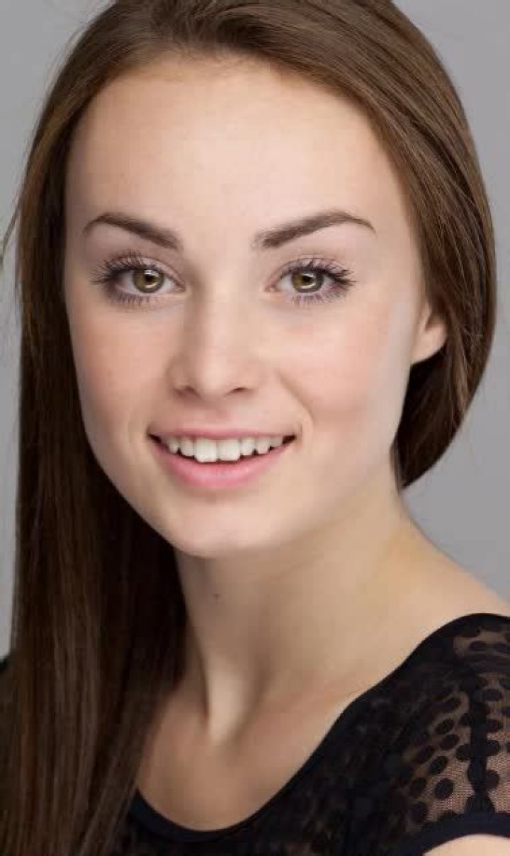
Emily McDonnell Height, Weight, Net Worth, Age, Birthday, Wikipedia, Who, Nationality, Biography 