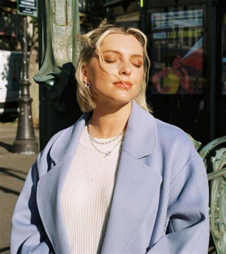 Estee Lalonde Height, Weight, Net Worth, Age, Birthday, Wikipedia, Who, Nationality, Biography