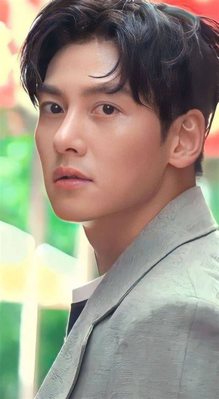 Evan Ghang Age, wiki, Biography, Height, Weight, Net Worth