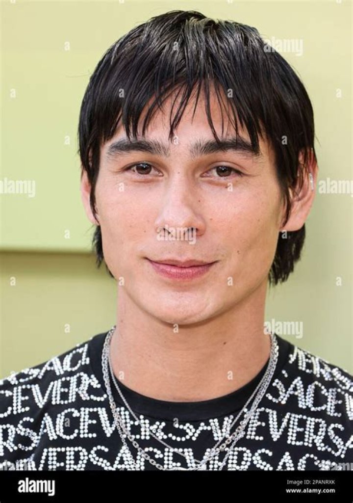 Evan Mock Height, Weight, Net Worth, Age, Birthday, Wikipedia, Who, Nationality, Biography