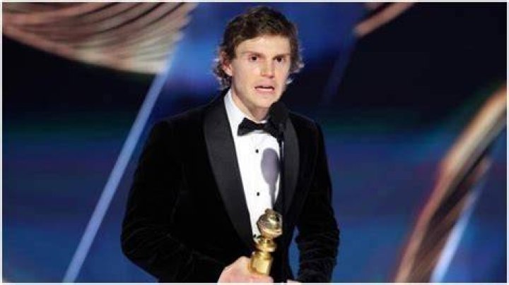 
Evan Peters Wins Golden Globe for ‘Dahmer’ : ‘I Sincerely Hope Some Good Came Out of It’ 