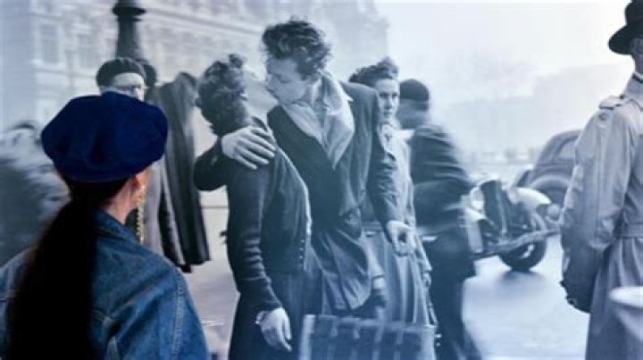 Françoise Bornet Et Jacques Carteaud Paris Kiss Photo: Why Did They Breakup?