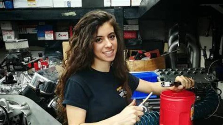 
Hannah Maloof Height, Weight, Net Worth, Age, Birthday, Wikipedia, Who, Nationality, Biography 