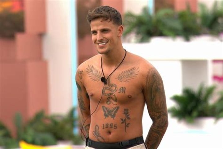 
How Tall Is Love Island 2022 Luca Bish Height? Learn About Fishmonger From Brighton 