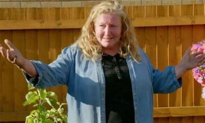 
Is Charlie Dimmock Leaving Garden Rescue? Fans Wonder Is Her Appearance Has Anything To Do With Her Health Condition 