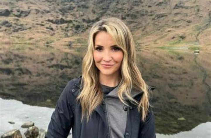 
Is Helen Skelton Gay? Age, Height, Net Worth 
