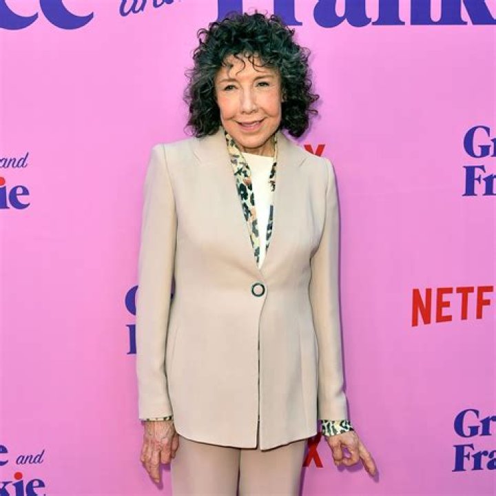 Is Lily Tomlin Gay? Know More About This American Actress, Comedian, Writer, and Producer!