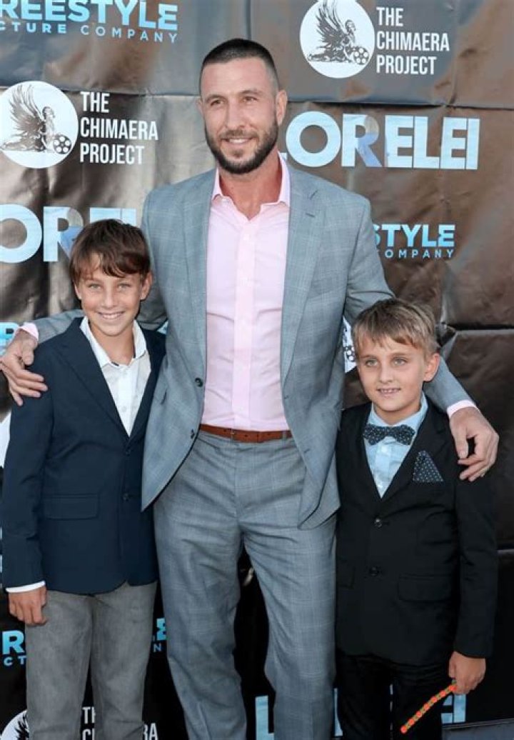 Is Pablo Schreiber Married to Wife? Or Dating a Girlfriend? Kids.