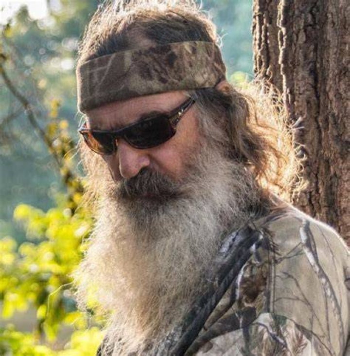 Is Phil Robertson Related To Pat Robertson?