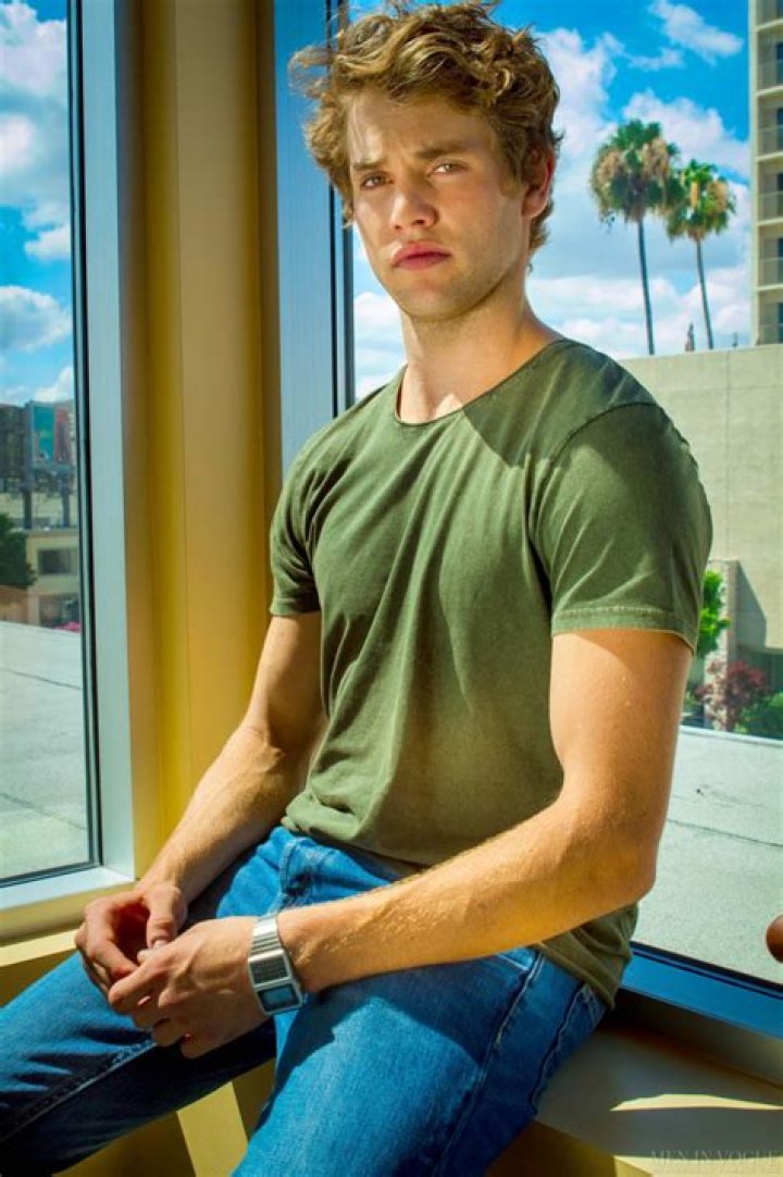 
Jedidiah Goodacre’s Wiki: Age, Height, Parents, Net Worth 