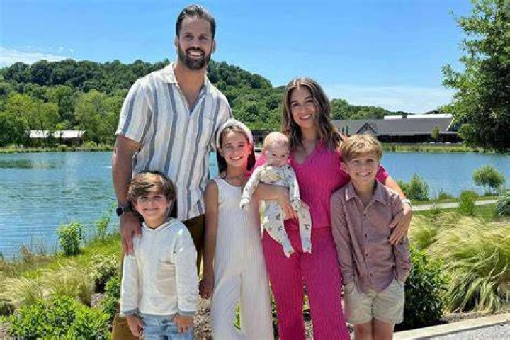 
Jessie James Decker Addresses Accusations of ‘Photoshopping Abs’ on Her Children in Photos 