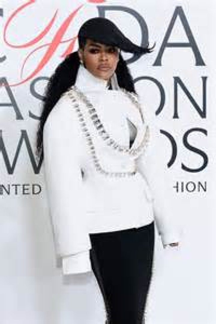 
Julia Fox Uses Her Clutch as a Lighter at CFDA Awards, Says Her Gray Hair Is a ‘Love Letter’ to Aging 