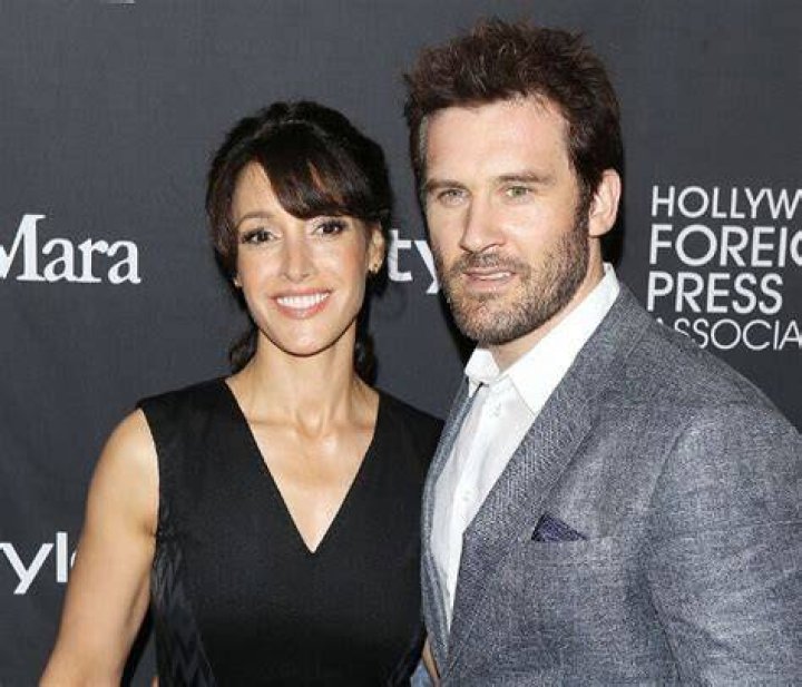 
Kim Dickens Husband Ken Dixon Is Canadian Entrepreneur – A peek Inside Her Married Life! 