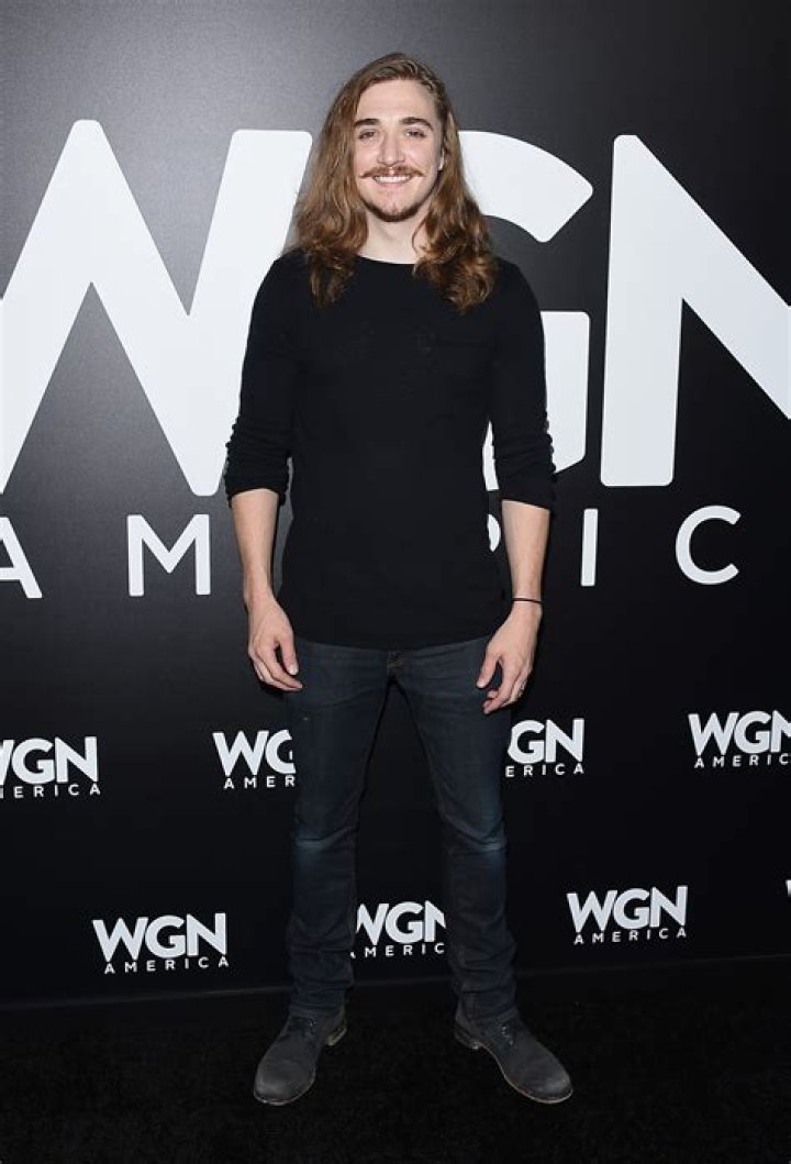 Kyle Gallner Height, Weight, Net Worth, Age, Birthday, Wikipedia, Who, Nationality, Biography