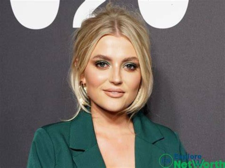 Lucy Fallon Height, Weight, Net Worth, Age, Birthday, Wikipedia, Who, Instagram, Biography