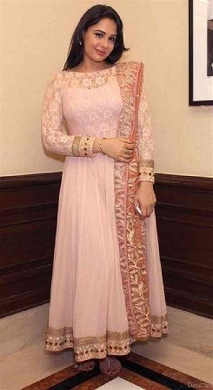 
Mandy Takhar Height, Weight, Net Worth, Age, Birthday, Wikipedia, Who, Nationality, Biography 