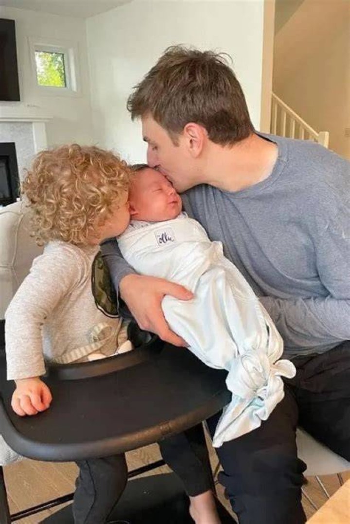 
Meet Zach Hyman Wife Alannah Mozes, Baby Theo Hyman & Bennett Ashton Hyman 