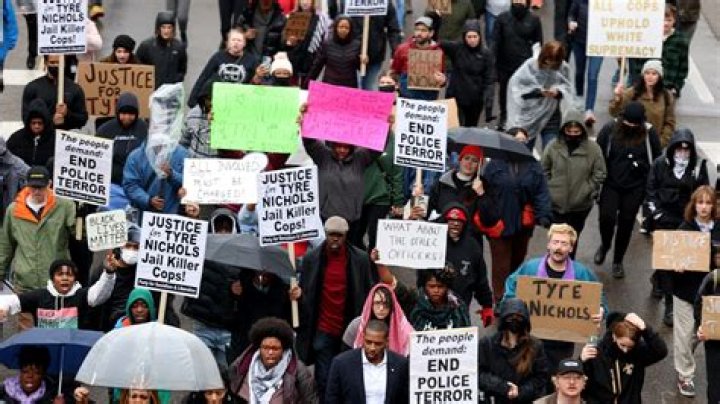 
Memphis Protesters Disband Police Unit Following Fatal Beating 
