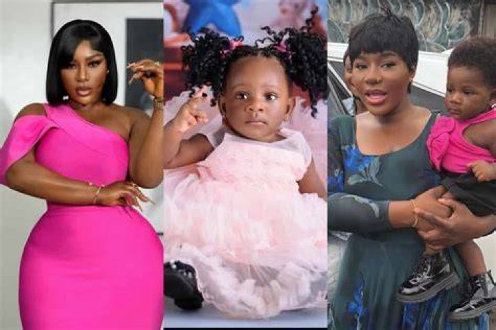 
Money Rains As Zubby Michael, Queen Nwokoye, Others Storm Destiny Etiko’s Birthday Party (Photos And Video) 