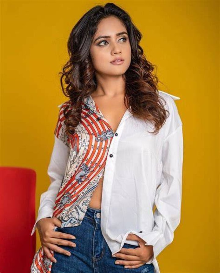 
Nisha Guragain Height, Weight, Net Worth, Age, Birthday, Wikipedia, Who, Nationality, Biography 