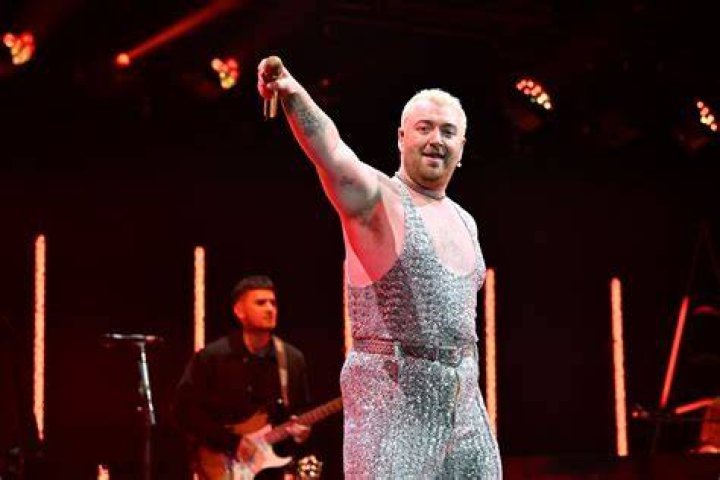 
Sam Smith Perfect Photo – Singer Ignites Body Image 