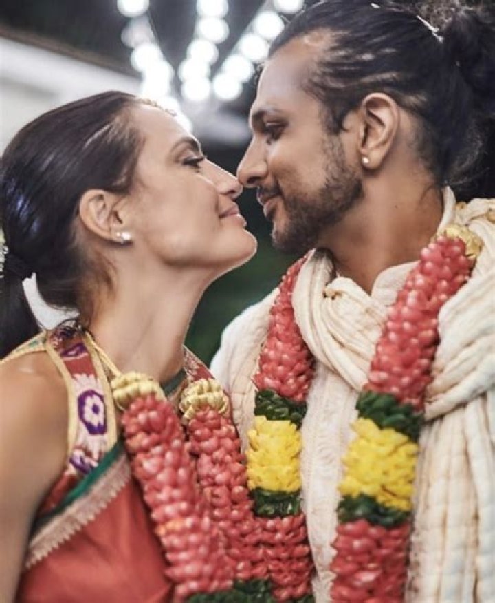 Utkarsh Ambudkar is Married to Wife: Naomi Campbell. Kids.