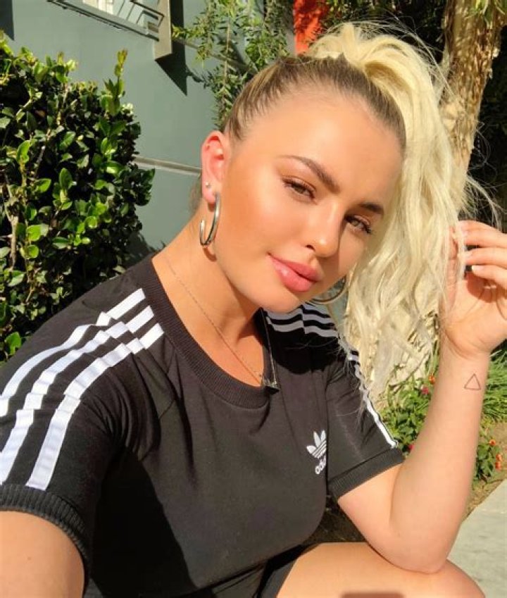 
Victoria Baldesarra Height, Weight, Net Worth, Age, Birthday, Wikipedia, Who, Nationality, Biography 