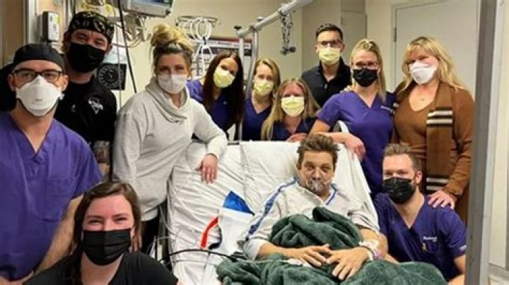 
What hospital is Jeremy Renner at? Actor provides recovery update as he shares photo with hospital staff 