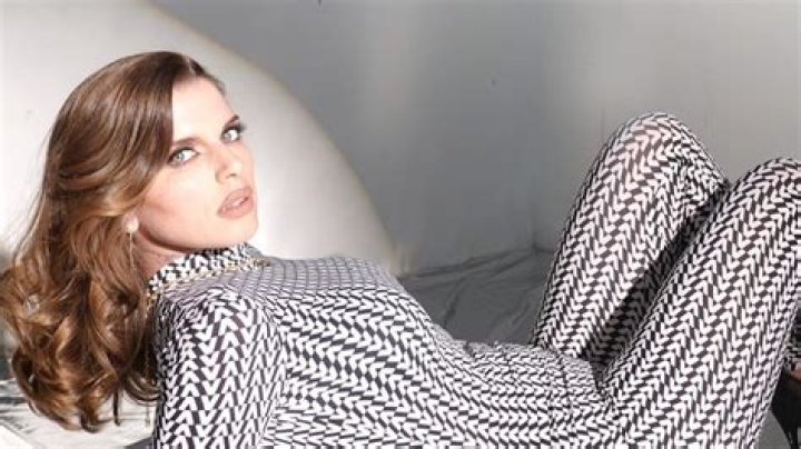 
What is American Actress And Model Julia Fox Net Worth? 