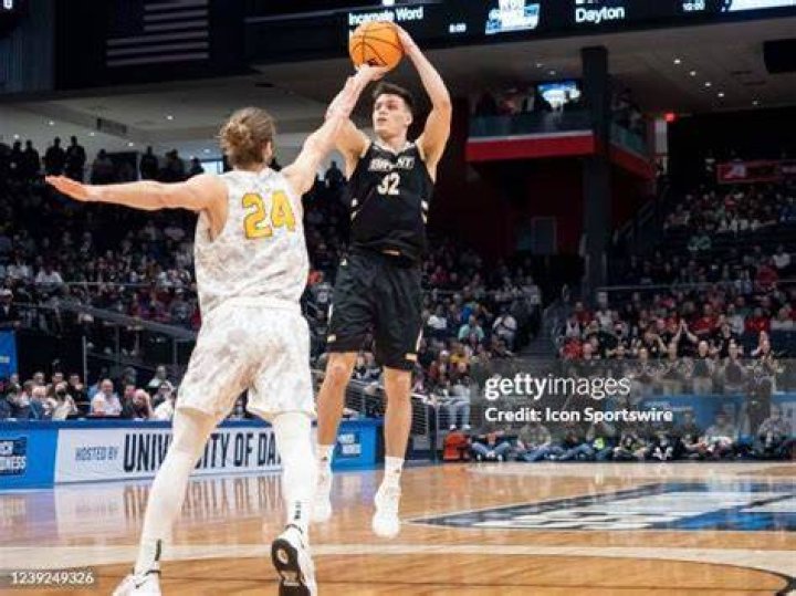 
What Is Peter Kiss Basketball Age & Height? Bryant University Player Shows Off A Potential Bright Future 