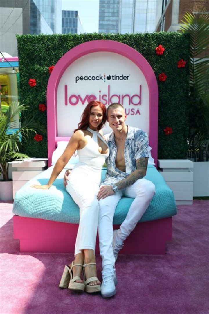 
Who Are Deb Chubb And Sydney Paight From “Love Island USA”? 