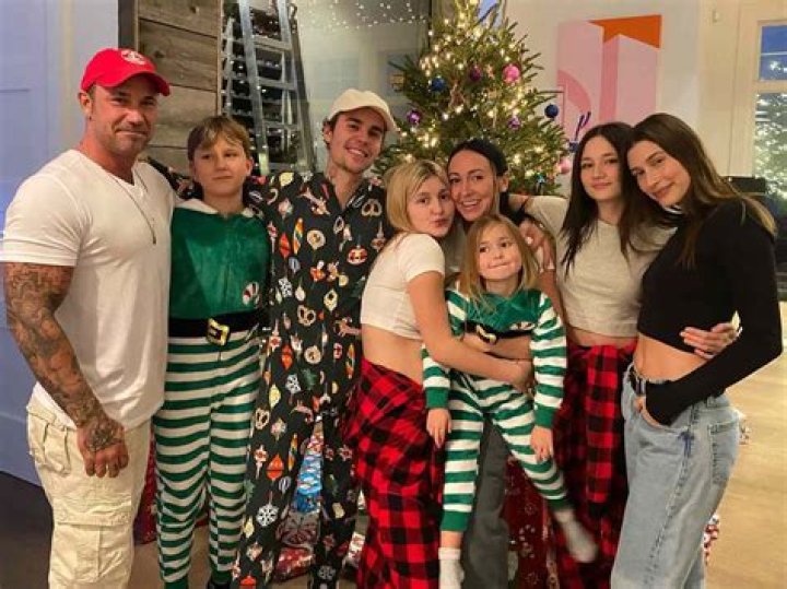 
Who are Justin Holidays Parents? Justin Holiday Biography, Parents Name, Nationality and More 