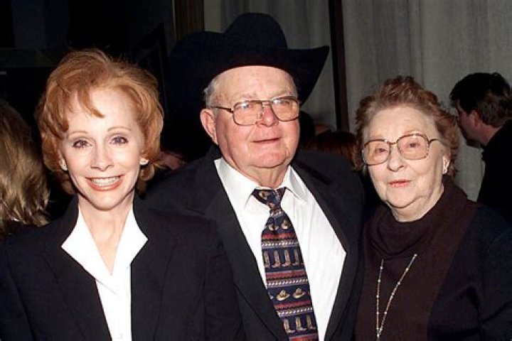 Who are Reba Mcentires Parents? Reba Mcentire Biography, Parents Name, Nationality and More