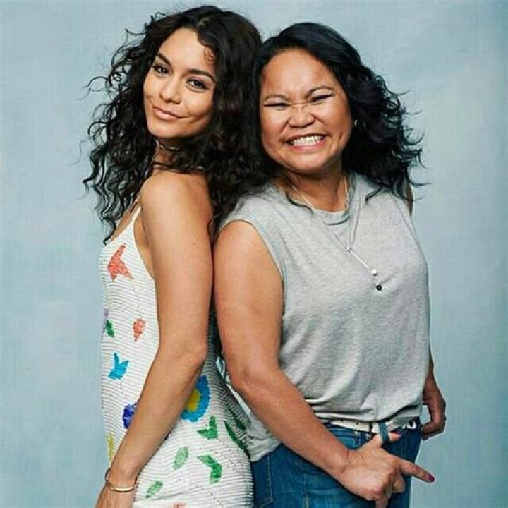 Who are Vanessa Hudgenss Parents? Vanessa Hudgens Biography, Parents Name, Nationality and More