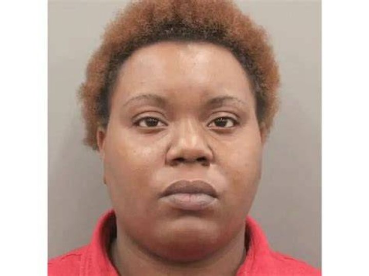 
Who is Alonniea Fantasia Ford, Jack-in-the-Box worker accused of firing gun at customer? 