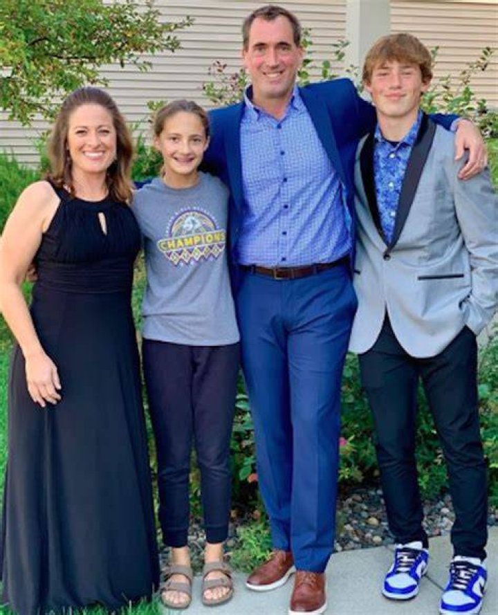 
Who is Marney Gellner? About Minnesota broadcaster’s Twitter, age, husband after breast cancer announcement 