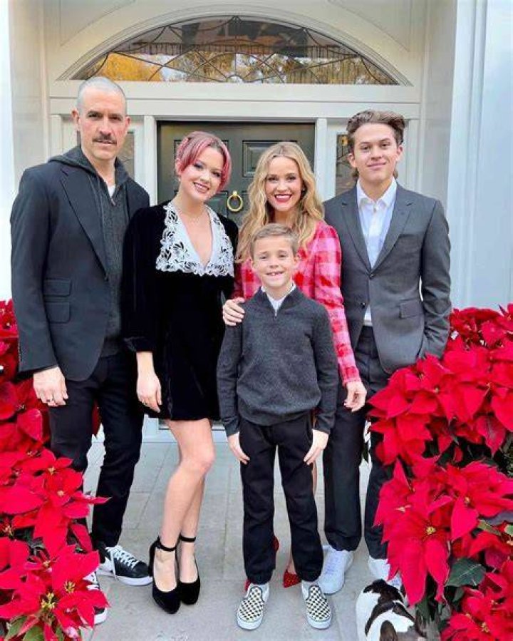 Who Is Mary Elizabeth Mastrantonio Daughter? Kids Husband and Family